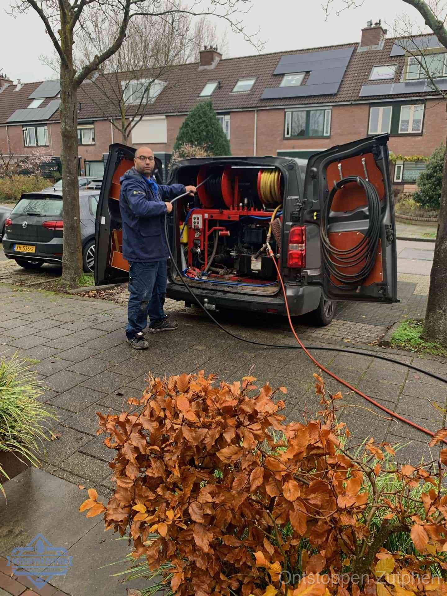 Rioolservice in de wijk in Zutphen